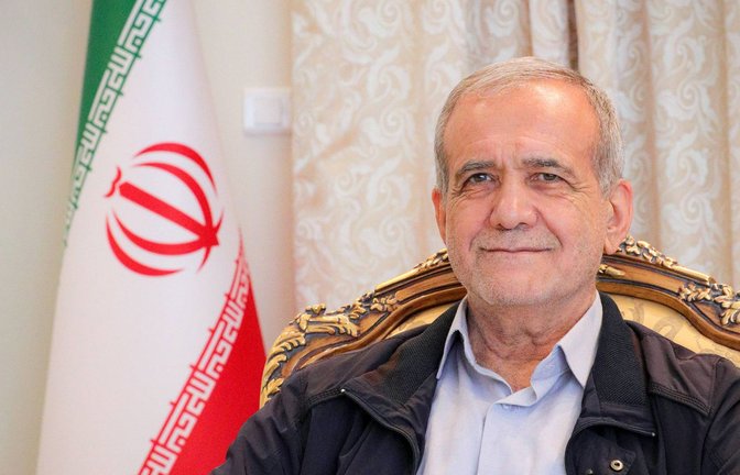 Irans Präsident Massud Peseschkian. Der Iran hat die Gründung eines neuen Regierungsgremiums zur Stärkung der militärischen Kapazitäten des Landes beschlossen.<span class='image-autor'>Foto: IMAGO/ZUMA Press Wire/IMAGO/Iranian Supreme Leader'S Office</span>
