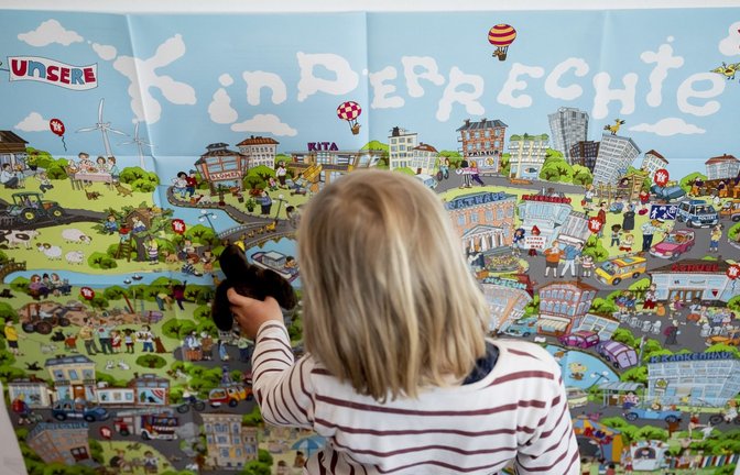 Mehr als  300 Millionen Kinder und Jugendliche wurden laut einer Studie der Universität Edinburgh 2023 online sexuell ausgebeutet.<span class='image-autor'>Foto: dpa/Christoph Soeder</span>