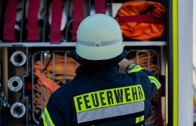 Eine Feuerwehrfrau wurde bei dem Einsatz verletzt. (Symbolfoto)<span class='image-autor'>Foto: picture alliance/dpa/Rolf Vennenbernd</span>