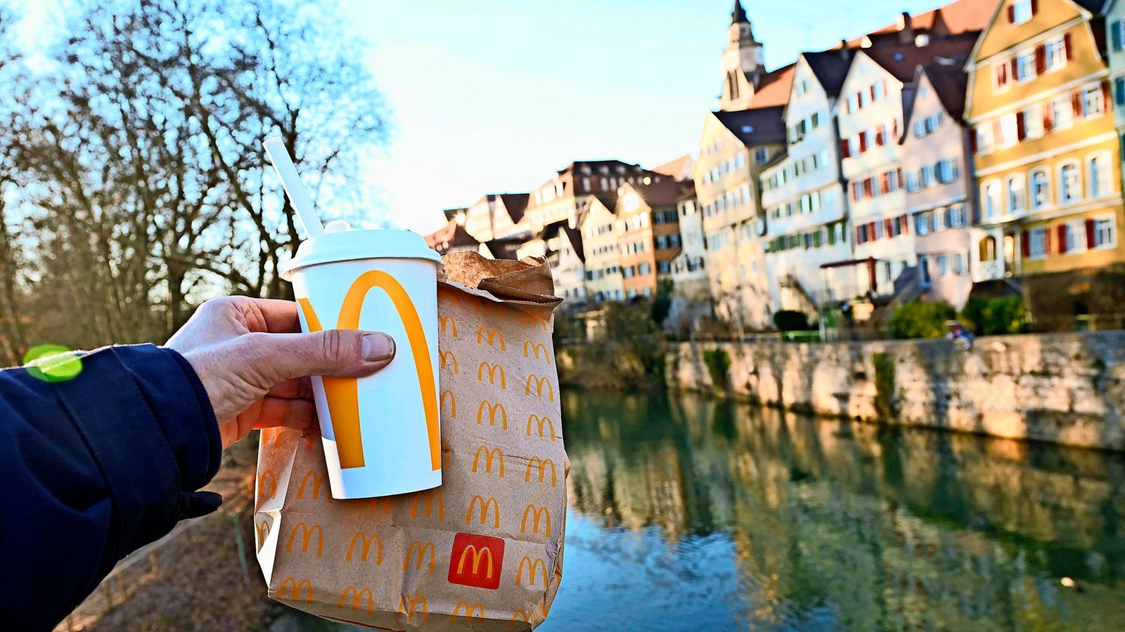 In Tübingen müssen jetzt auch McDonald’s-Kunden die Verpackungssteuer zahlen.Foto: dpa/Bernd Weißbrod In Tübingen müssen jetzt auch McDonald’s-Kunden die Verpackungssteuer zahlen.Foto: dpa/Bernd Weißbrod