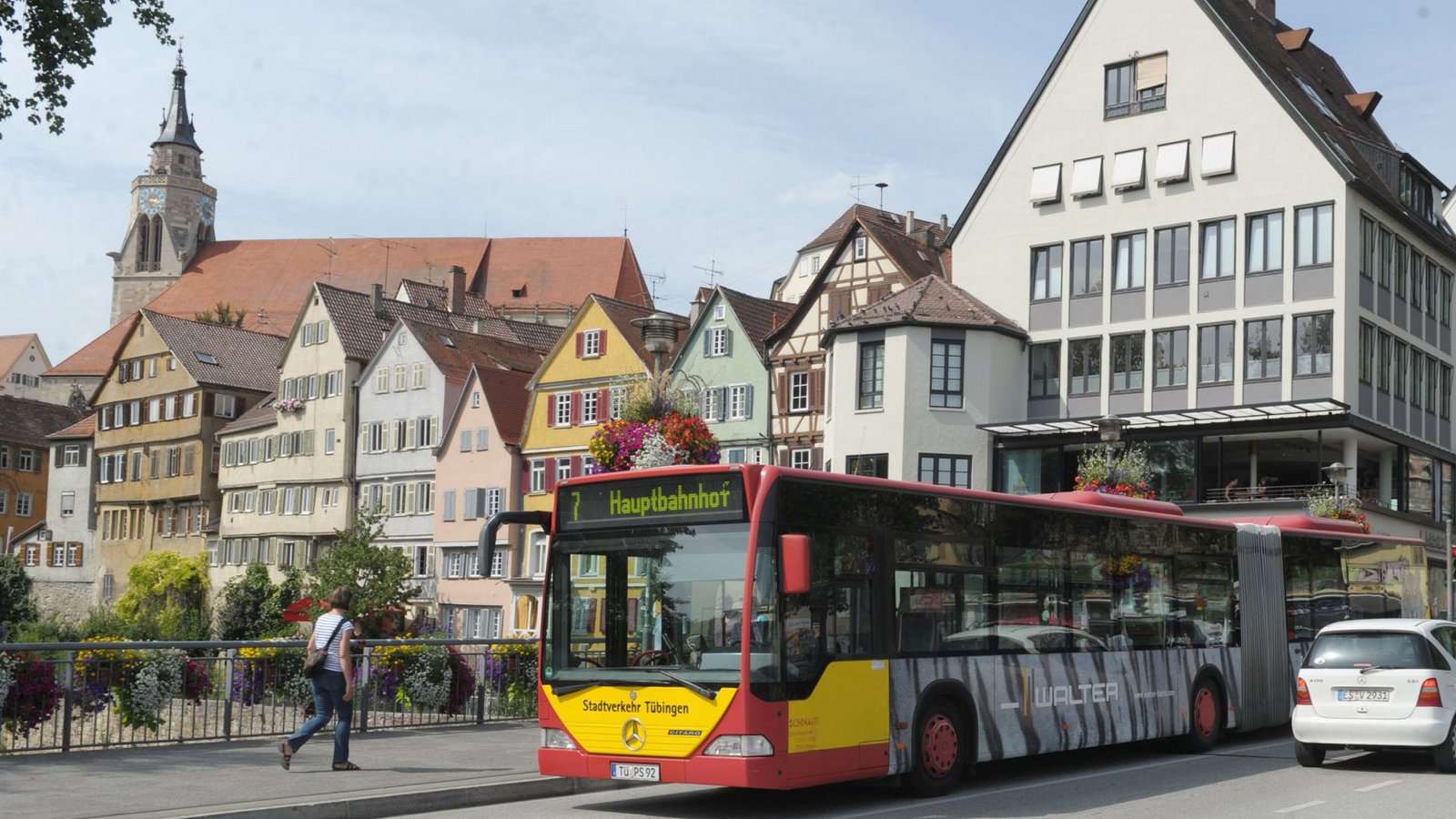 Mit den Einnahmen aus den Parkgebühren, die sukzessive in der gesamten Kernstadt von Tübingen eingeführt werden, soll der Bus günstiger werden.Foto: dpa/Franziska Kraufmann Mit den Einnahmen aus den Parkgebühren, die sukzessive in der gesamten Kernstadt von Tübingen eingeführt werden, soll der Bus günstiger werden.Foto: dpa/Franziska Kraufmann