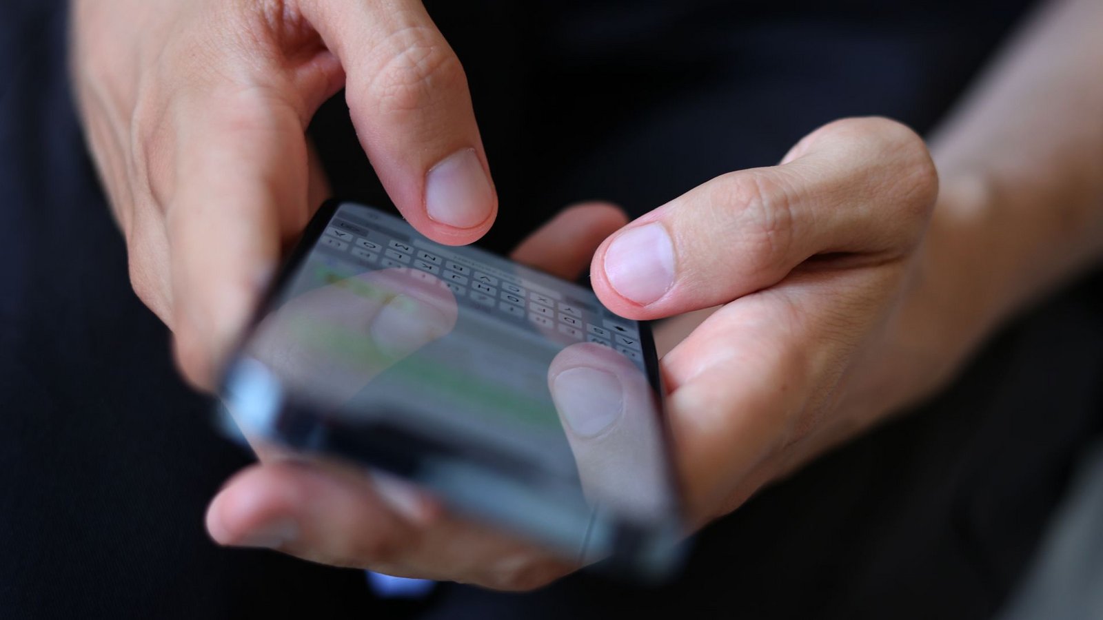 Unternehmen führen heute viele Befragungen online durch. So können diese nun auch am Smartphone beantwortet werden.Foto: picture alliance/dpa/Karl-Josef Hildenbrand Unternehmen führen heute viele Befragungen online durch. So können diese nun auch am Smartphone beantwortet werden.Foto: picture alliance/dpa/Karl-Josef Hildenbrand