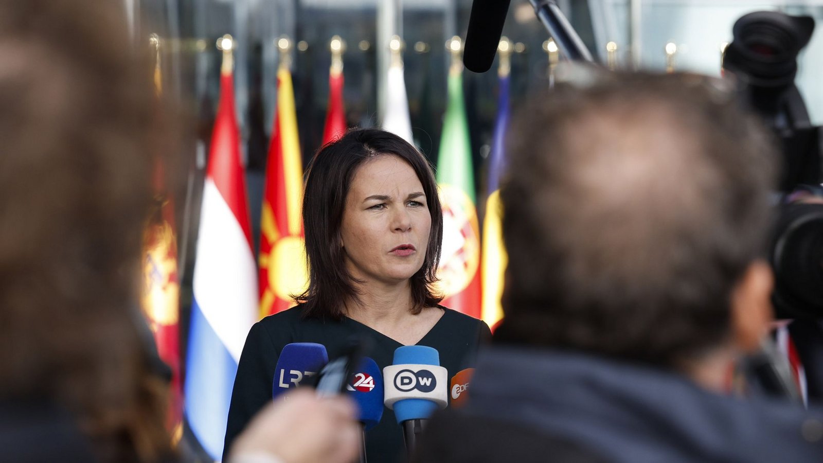 Außenministerin Baerbock will keine Zweifel an der deutschen Hilfe für die Ukraine im Krieg gegen Russland aufkommen lassen.Foto: dpa/Geert Vanden Wijngaert