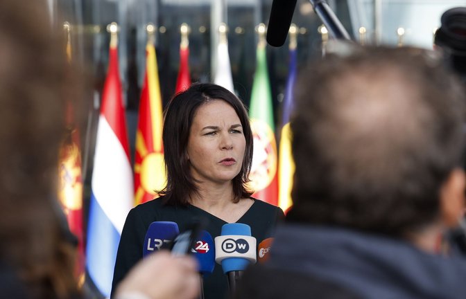 Außenministerin Baerbock will keine Zweifel an der deutschen Hilfe für die Ukraine im Krieg gegen Russland aufkommen lassen.<span class='image-autor'>Foto: dpa/Geert Vanden Wijngaert</span>