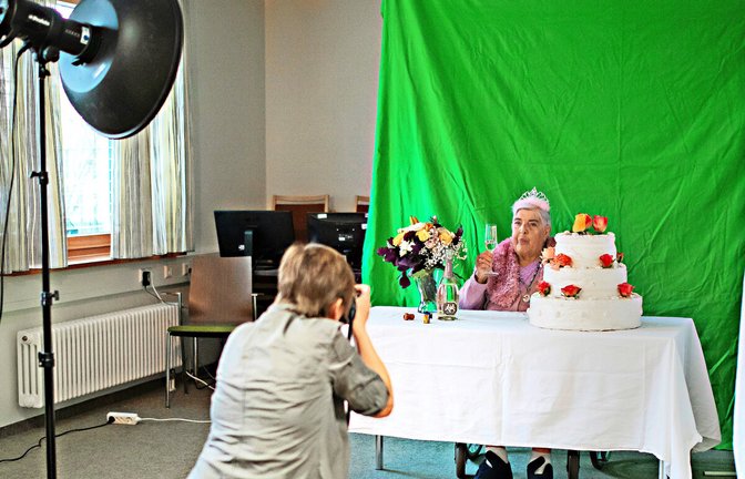 Fotografin Elke Weber fotografierte im Pflegezentrum Paulinenpark.<span class='image-autor'>Foto: Lichtgut/Christoph Schmidt</span>