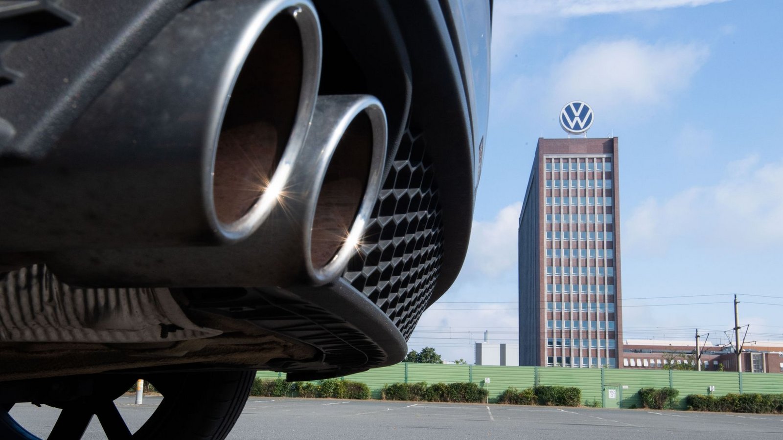 Mehr als zehn Jahre nach dem Auffliegen des Dieselskandals bei VW sind die Gerichtsverfahren längst nicht abgeschlossen. (Archivbild)Foto: Julian Stratenschulte/dpa