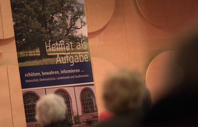 Heimat als Aufgabe – dazu gehört für den Schwäbischen Heimatbund auch der Schutz der freiheitlich-demokratischen Grundordnung.<span class='image-autor'>Foto: Lichtgut/Max Kovalenko</span>