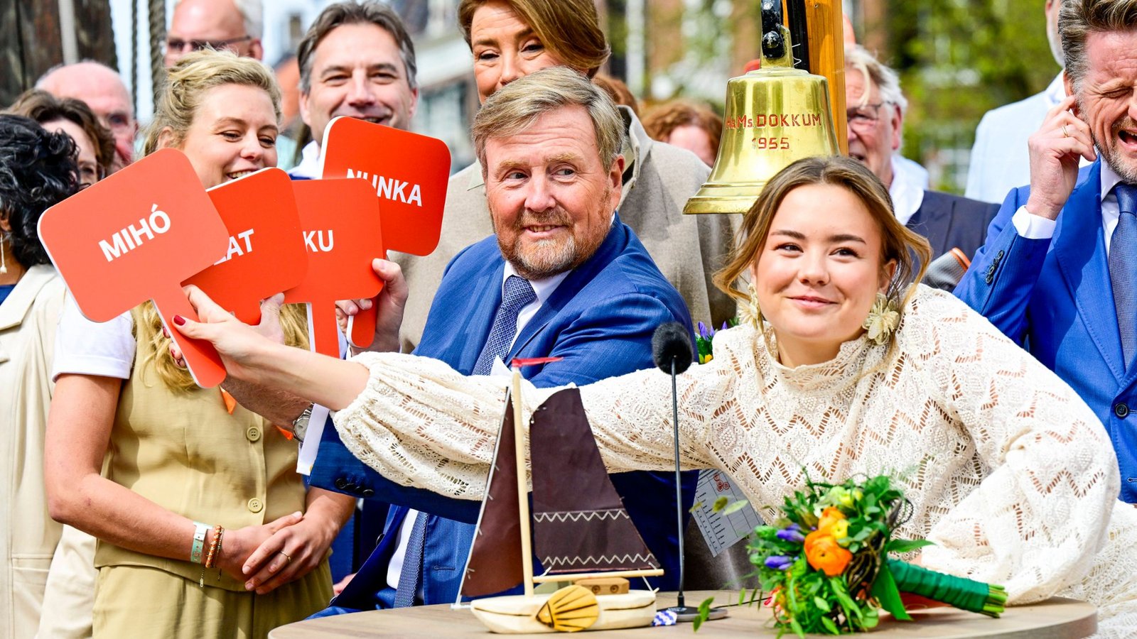 Willem-Alexander und seine Tochter Ariane bei einem Quiz über die Region Friesland.Foto: IMAGO / PPE Willem-Alexander und seine Tochter Ariane bei einem Quiz über die Region Friesland.Foto: IMAGO / PPE