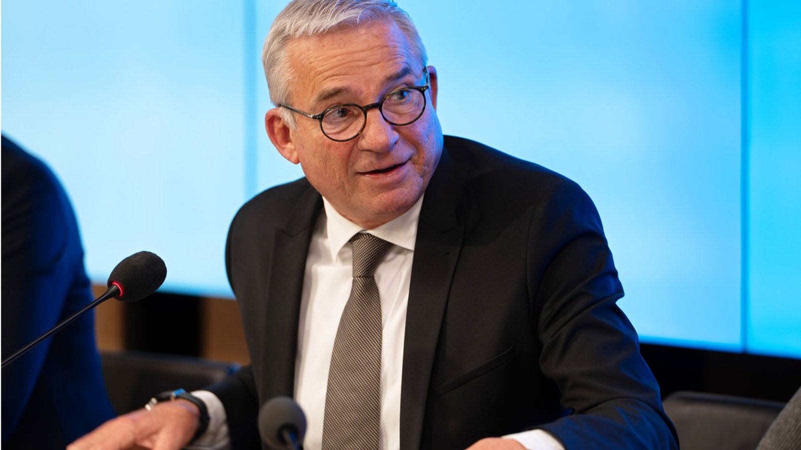 Der Innenminister präsentiert die Statistik für 2024.Foto: dpa/Markus Lenhardt Der Innenminister präsentiert die Statistik für 2024.Foto: dpa/Markus Lenhardt