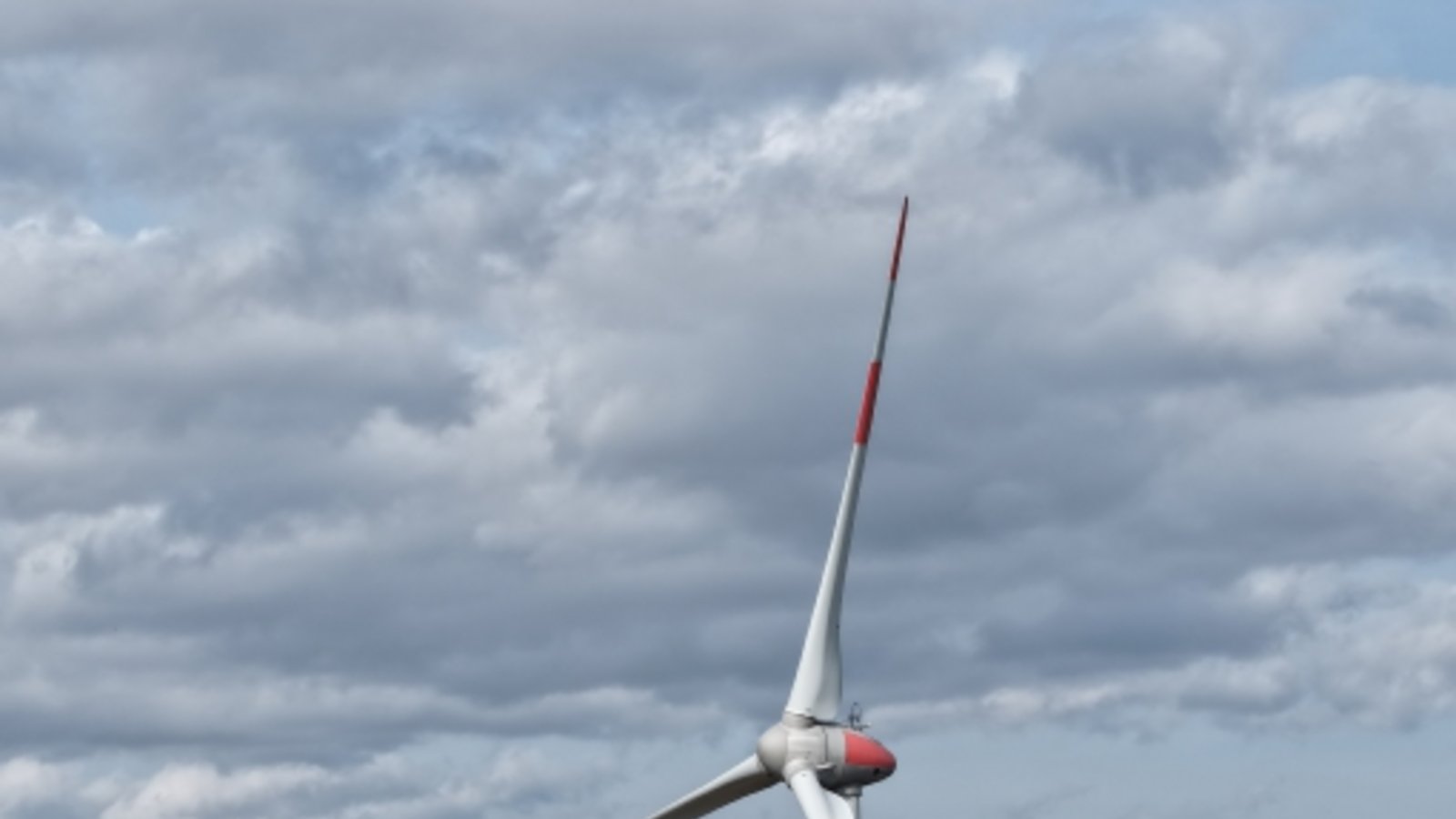 Windräder, wie hier in Ingersheim, wird es im Landkreis bald wohl häufiger zu sehen geben. Foto: Küppers Windräder, wie hier in Ingersheim, wird es im Landkreis bald wohl häufiger zu sehen geben. Foto: Küppers