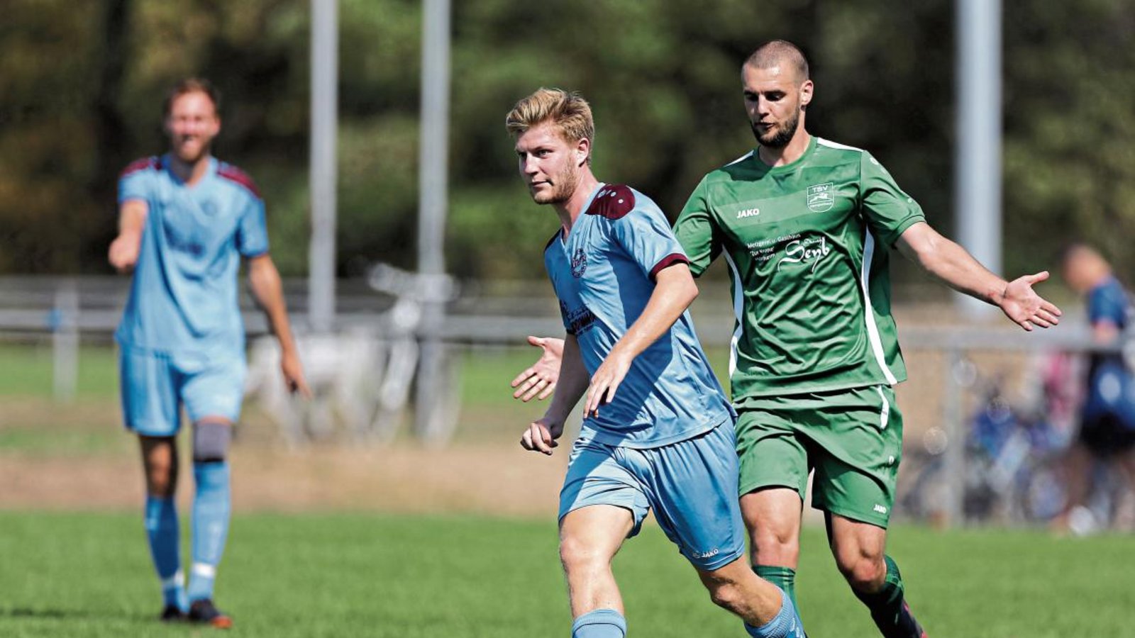 Daniel Brenner (am Ball) gehört beim SV Illingen zu den erfahrenen Akteuren, die um viele Nachwuchsspieler ergänzt werden. Foto: Küppers