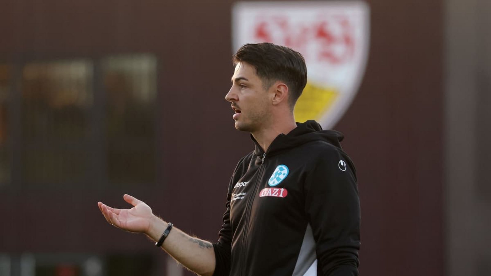 Trainer Max Füssenhäuser gewann mit der U17 der Kickers in der DFB-Nachwuchsliga beim VfB Stuttgart mit 1:0.Baumann/Julia Rahn Trainer Max Füssenhäuser gewann mit der U17 der Kickers in der DFB-Nachwuchsliga beim VfB Stuttgart mit 1:0.Baumann/Julia Rahn