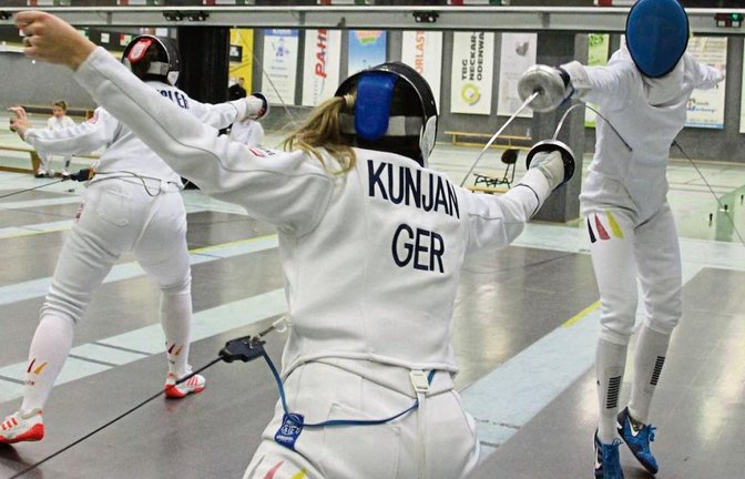 Degenfechterin Karina Mantai (rechts) hat sich im Olympiastützpunkt Tauberbischofsheim akribisch auf die Junioren-EM vorbereitet. Fotos: privat