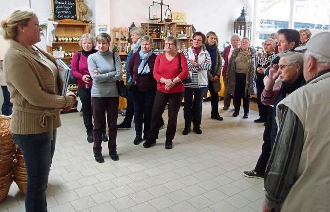 In der Senfmanufaktur stellen die Besucher Senf und einen Dip her.  Foto: p
