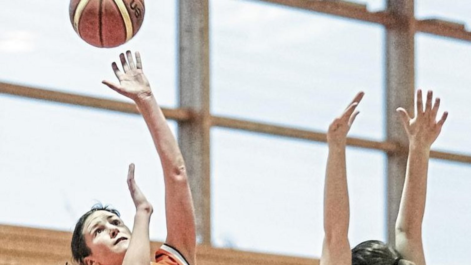 Nathalie Stricker-Shaver ist ein Musterbeispiel an Einsatzwillen und -bereitschaft, wenn die Basketballerinnen der BSG Vaihingen/Sachsenheim auf Korbjagd gehen. Foto: Simecek