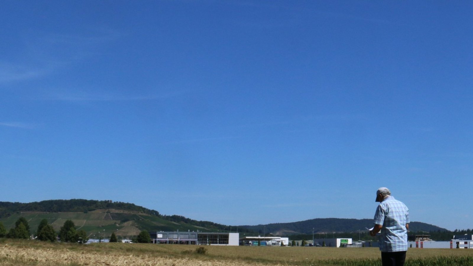 7. Nach der Erfrischung an der Getränkestation und mit Blick auf den Perfekten Standort geht es weiter in Richtung Ensingen.