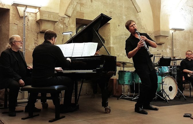 Sebastian Manz brilliert als Soloklarinettist, am Flügel begleitet von Helge Aurich.  <span class='image-autor'>Foto: Filitz</span>