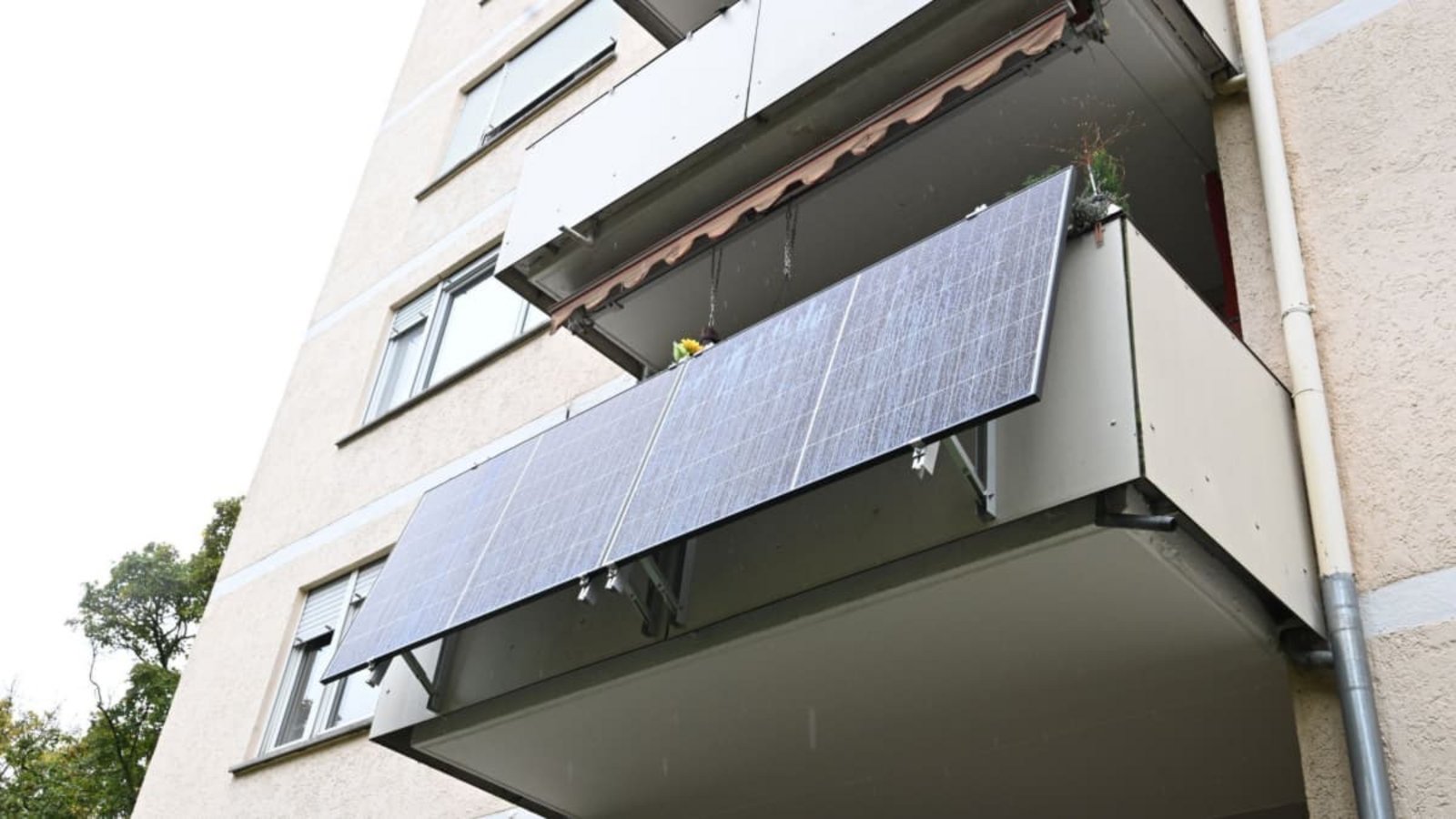 Am Mittwoch erzeugen Solaranlagen wegen der Sonnenfinsternis etwas weniger Strom als sonst.Bernd Weißbrod/dpa Am Mittwoch erzeugen Solaranlagen wegen der Sonnenfinsternis etwas weniger Strom als sonst.Bernd Weißbrod/dpa