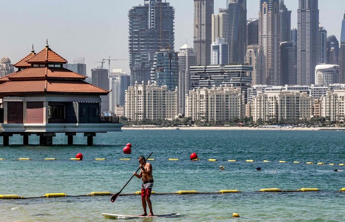 Wassersport vor der Skyline von Dubai im Juni 2026.<span class='image-autor'>Foto: AFP</span>