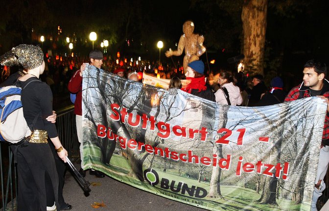 Schon 2007 wurden Unterschriften für einen Bürgerentscheid gesammelt, um den Tiefbahnhof zu verhindern.<span class='image-autor'>Foto: Horst Rudel</span>