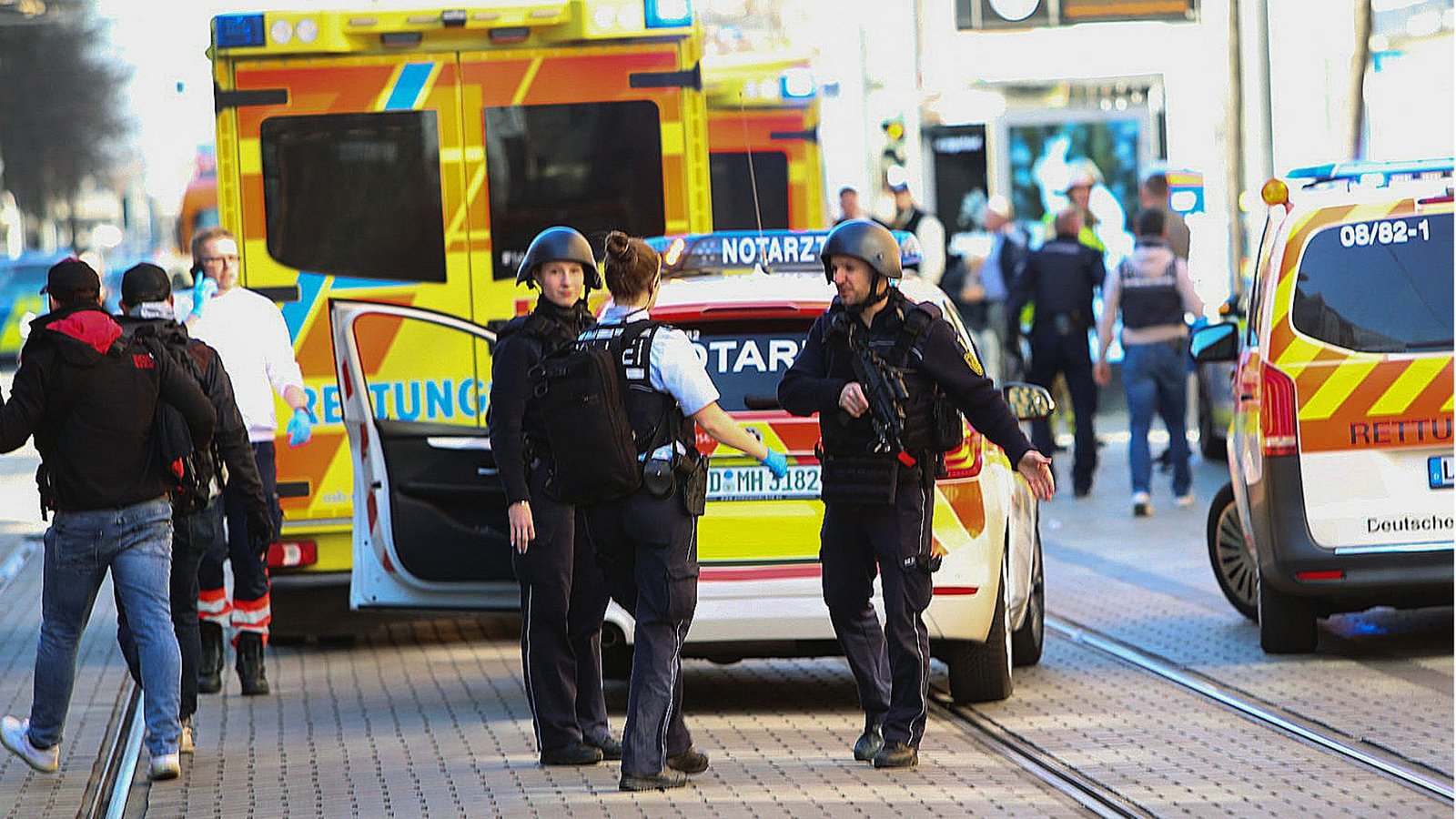 Bei der Amokfahrt in Mannheim am Rosenmontag starben zwei Menschen. Der mutmaßliche Täter raste durch die Fußgängerzone und fuhr gezielt Passanten an.Foto: dpa/Dieter Leder Bei der Amokfahrt in Mannheim am Rosenmontag starben zwei Menschen. Der mutmaßliche Täter raste durch die Fußgängerzone und fuhr gezielt Passanten an.Foto: dpa/Dieter Leder