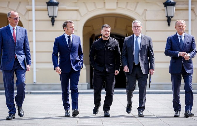 Starker Auftritt in Kiew: Bundeskanzler Friedrich Merz (von li. nach re.), Frankreichs Präsident Emmanuel Macron, Wolodymyr Selenskyj, Präsident der Ukraine, Keir Starmer, Premierminister von Großbritannien, und Donald Tusk, Ministerpräsident von Polen, wollen den Druck auf Russland erhöhen. 
Foto: dpa/dpa<span class='image-autor'>Foto: &nbsp;</span>