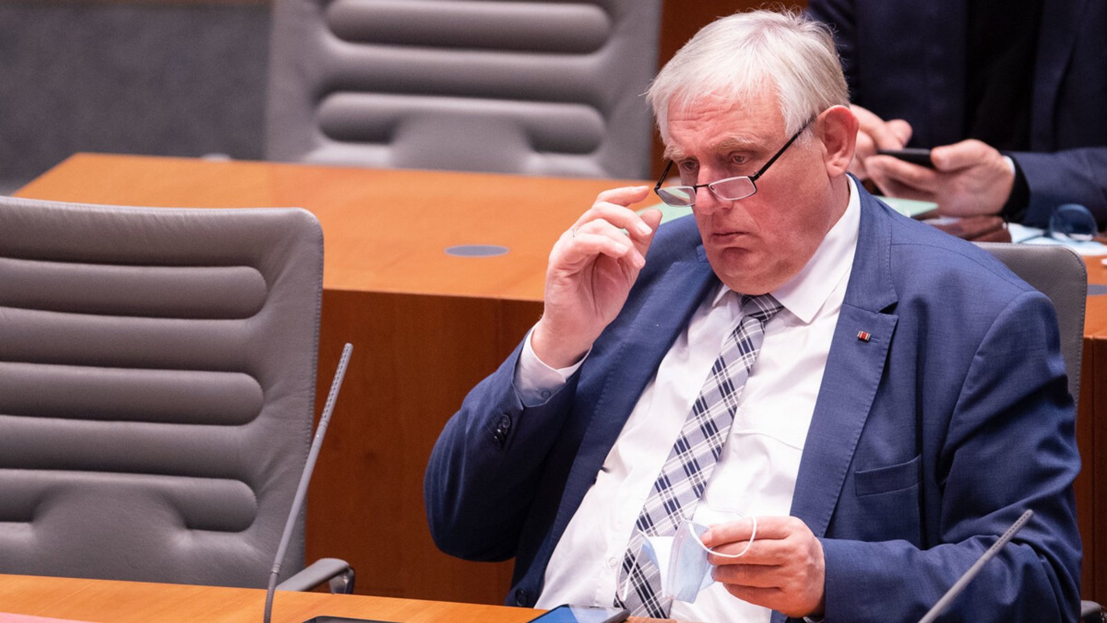 Der NRW-Gesundheitsminister Karl-Josef Laumann (CDU) nennt die Spende einen „Liebesbeweis an die Menschheit“. Der NRW-Gesundheitsminister Karl-Josef Laumann (CDU) nennt die Spende einen „Liebesbeweis an die Menschheit“.Foto: dpa/Marius Becker Der NRW-Gesundheitsminister Karl-Josef Laumann (CDU) nennt die Spende einen „Liebesbeweis an die Menschheit“. Der NRW-Gesundheitsminister Karl-Josef Laumann (CDU) nennt die Spende einen „Liebesbeweis an die Menschheit“.Foto: dpa/Marius Becker