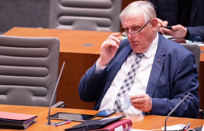 Der NRW-Gesundheitsminister Karl-Josef Laumann (CDU) nennt die Spende einen „Liebesbeweis an die Menschheit“. Der NRW-Gesundheitsminister Karl-Josef Laumann (CDU) nennt die Spende einen „Liebesbeweis an die Menschheit“.<span class='image-autor'>Foto: dpa/Marius Becker</span>