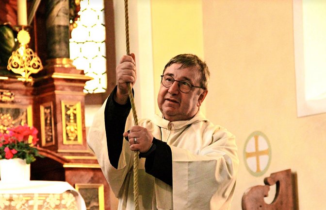 Pater Günther Kames in der Kapelle St. Jakobus<span class='image-autor'>Foto: Uli Fricker</span>
