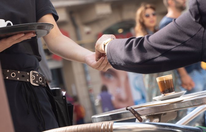 In Baden-Württemberg hat sich die Zahl der Beschäftigten mit Minijob-Nebenjob binnen 20 Jahren mehr als verdoppelt (Symbolfoto).<span class='image-autor'>Foto: picture alliance/dpa/Frank Rumpenhorst</span>
