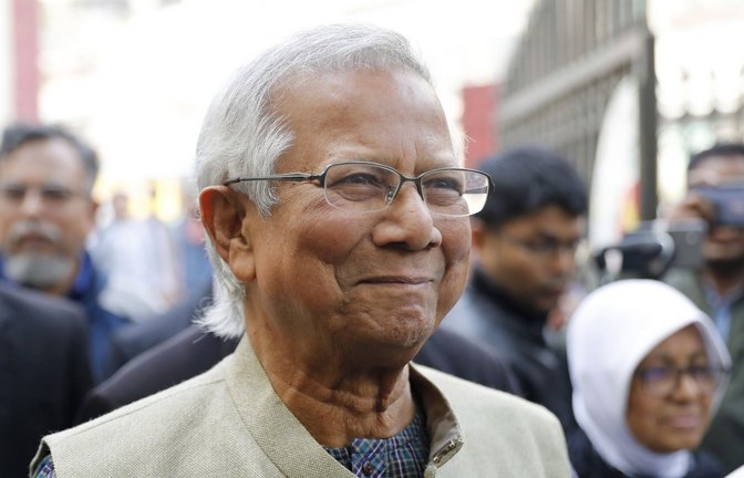 Muhammad Yunus, Friedensnobelpreisträger und neuer Chef der Übergangsregierung in Bangladesch, kehrt in seine Heimat zurück (Archivfoto).<span class='image-autor'>Foto: dpa/Mahmud Hossain Opu</span>