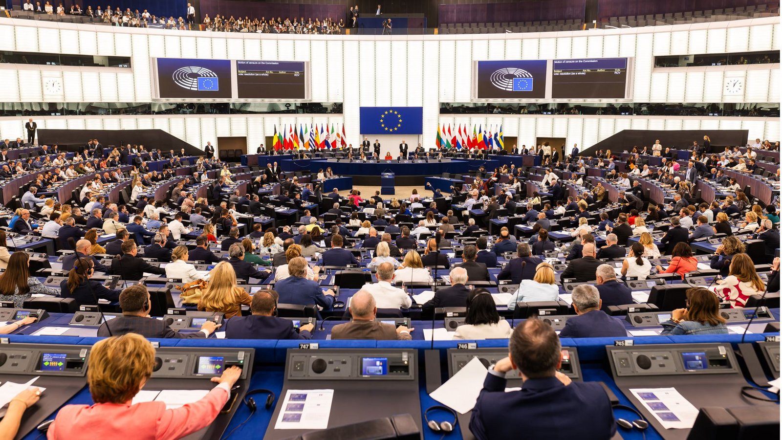 Die Abstimmung im Europaparlament nimmt für EU-Kommissionschefin Ursula von der Leyen ein gutes Ende. Der Misstrauensantrag gegen sie wird abgelehnt.Foto: Philipp von Ditfurth/dpa Die Abstimmung im Europaparlament nimmt für EU-Kommissionschefin Ursula von der Leyen ein gutes Ende. Der Misstrauensantrag gegen sie wird abgelehnt.Foto: Philipp von Ditfurth/dpa