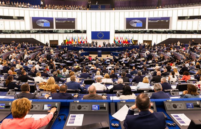 Die Abstimmung im Europaparlament nimmt für EU-Kommissionschefin Ursula von der Leyen ein gutes Ende. Der Misstrauensantrag gegen sie wird abgelehnt.<span class='image-autor'>Foto: Philipp von Ditfurth/dpa</span>