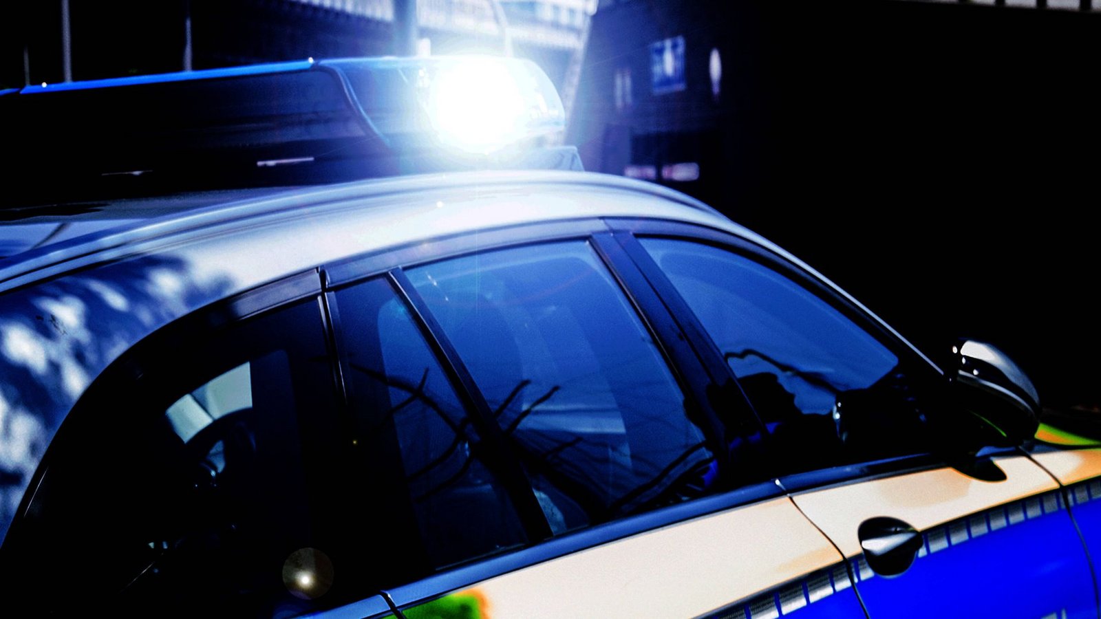 Mindestens drei Polizisten sollen gestorben sein. (Symbolbild)Foto: imago images/Fotostand/Fotostand / K. Schmitt via www.imago-images.de
