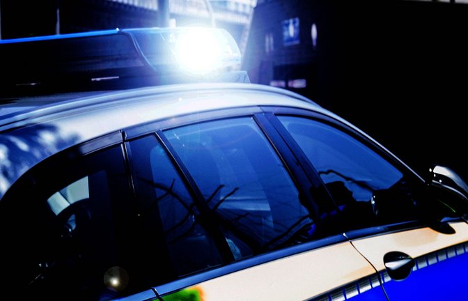 Mindestens drei Polizisten sollen gestorben sein. (Symbolbild)<span class='image-autor'>Foto: imago images/Fotostand/Fotostand / K. Schmitt via www.imago-images.de</span>