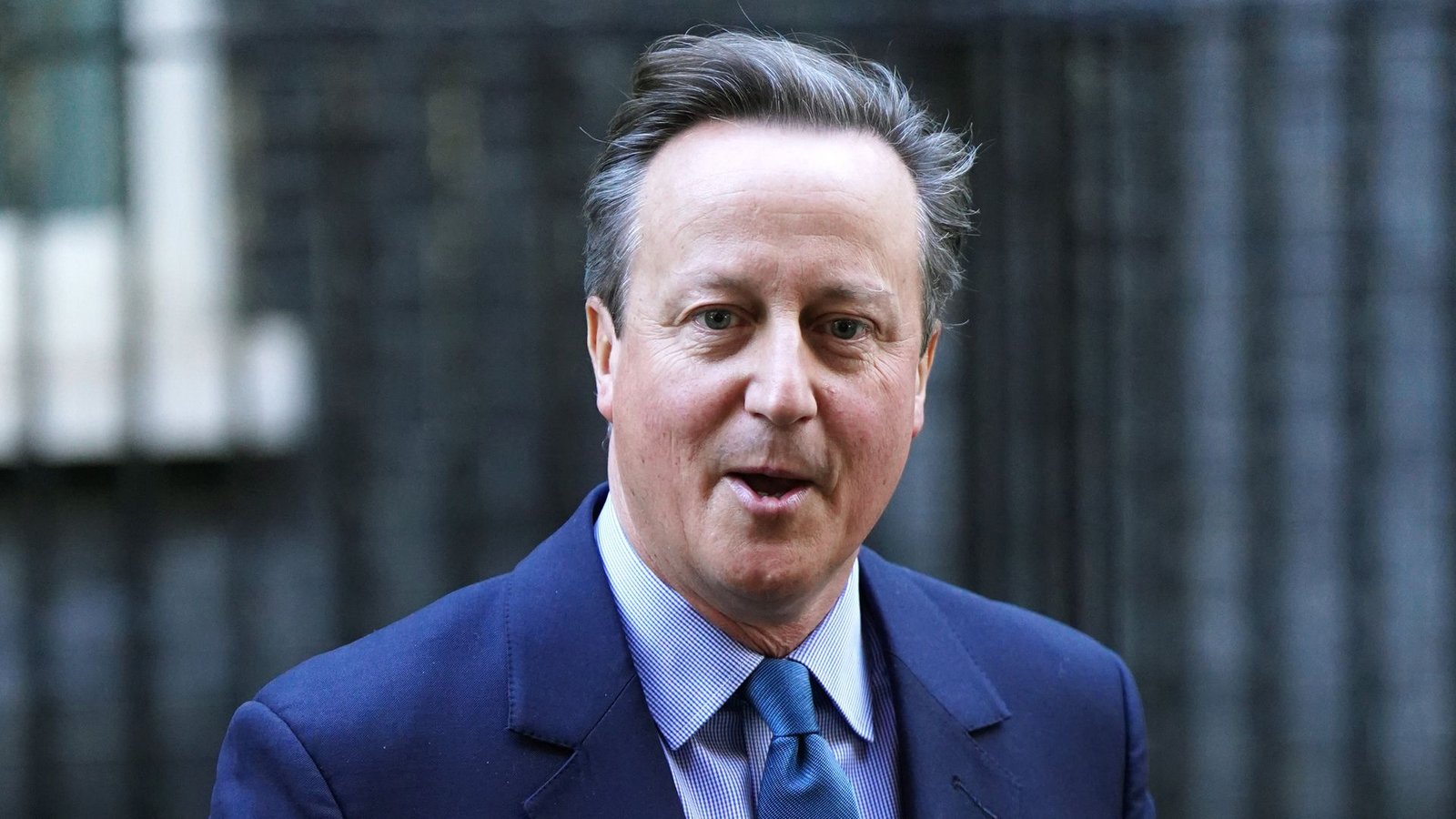 Ex-Premier David Cameron vor seinem alten Amts- und Wohnsitz in der Downing Street No. 10.Foto: dpa/James Manning Ex-Premier David Cameron vor seinem alten Amts- und Wohnsitz in der Downing Street No. 10.Foto: dpa/James Manning