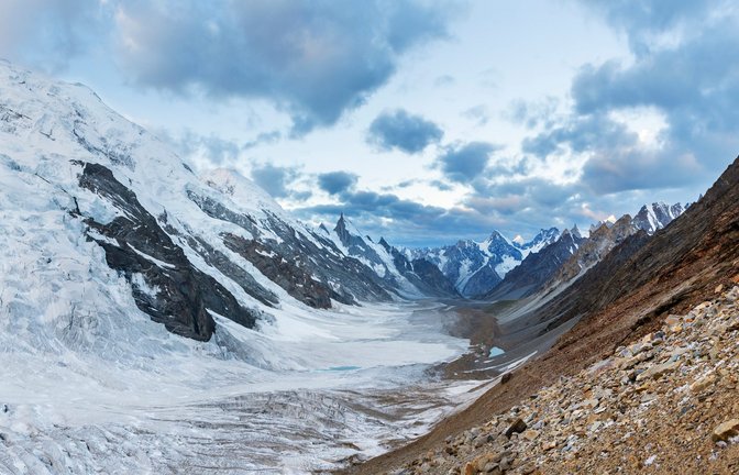 In dieser unwirtlichen Hochgebirgslandschaft des pakistanischen Karakorum-Gebirges ist jede Rettungsaktion selbst gefährlich.<span class='image-autor'>Foto: Imago/Dreamstime</span>