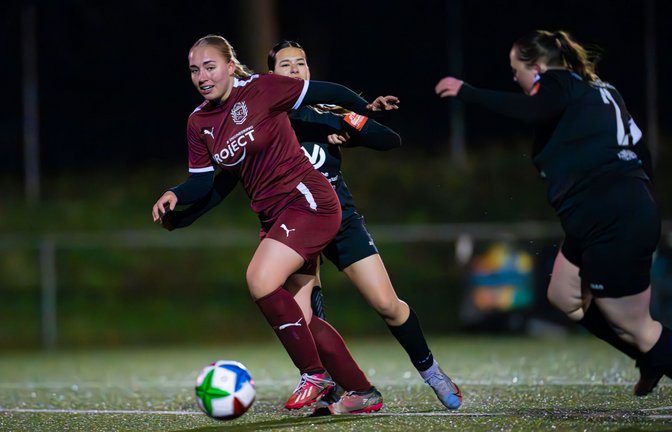 Für die SGM Roßwag/Großglattbach/Bissingen gibt es unter Flutlicht beim TSV Ludwigsburg nichts zu holen. <span class='image-autor'>Foto: Krause</span>