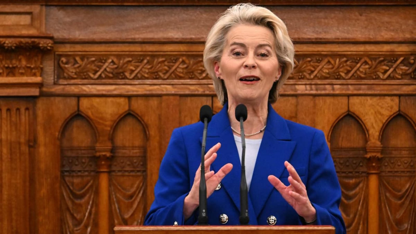 Regeln aus Brüssel von EU-Kommissionspräsidentin Ursula von der Leyen kosten die deutsche Volkswirtschaft Geld und Arbeitsplätze. Der Ökonom Jörg Mahlich hat ausgerechnet, wie viele.Attila Kisbenedek/afp Regeln aus Brüssel von EU-Kommissionspräsidentin Ursula von der Leyen kosten die deutsche Volkswirtschaft Geld und Arbeitsplätze. Der Ökonom Jörg Mahlich hat ausgerechnet, wie viele.Attila Kisbenedek/afp