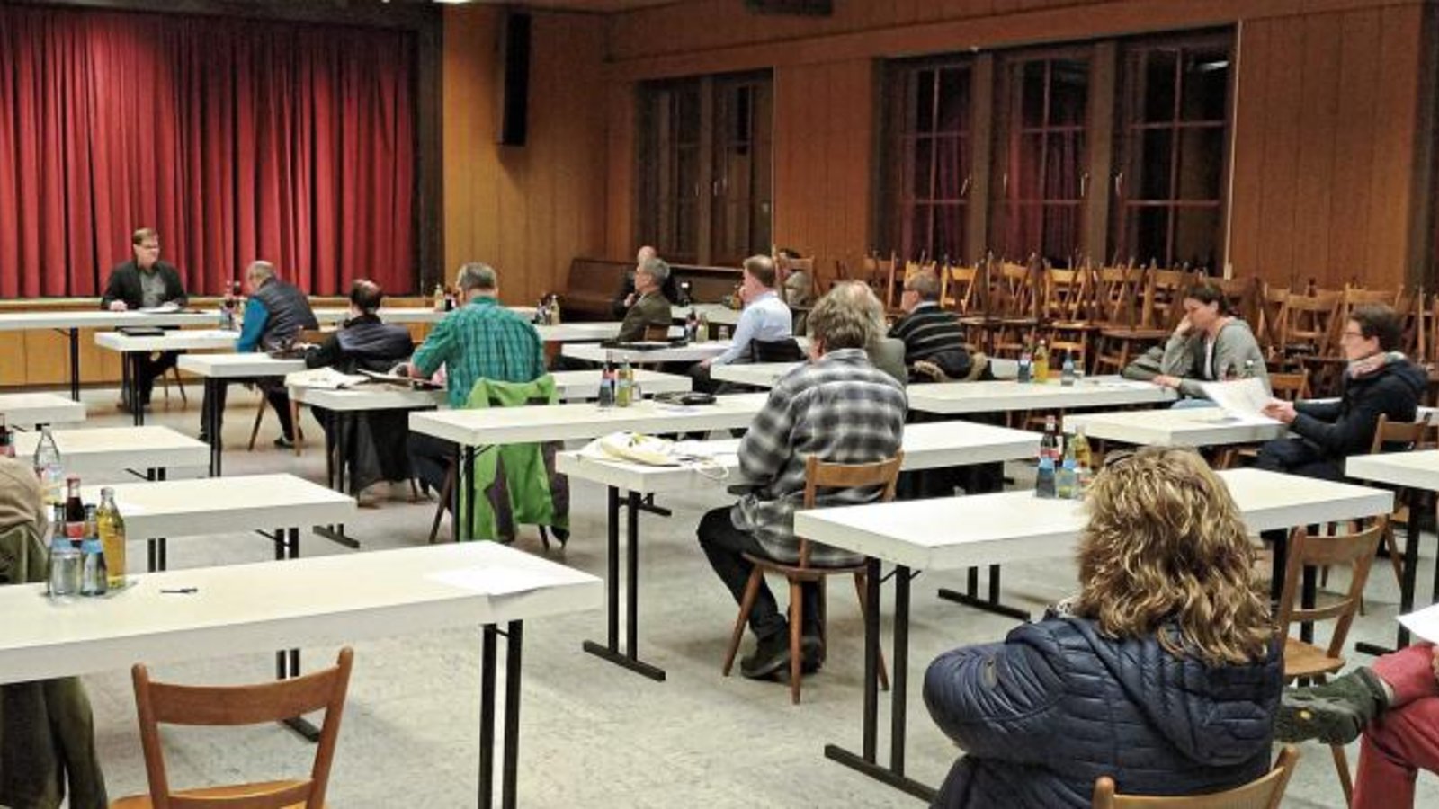 Sitzung mit gebührend Abstand in Wiernsheim. Foto: Küppers Sitzung mit gebührend Abstand in Wiernsheim. Foto: Küppers