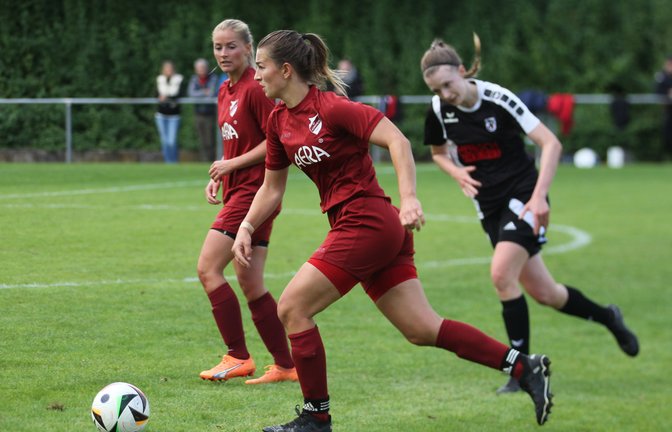 Der SV Horrheim (vorne Kerstin Englert) hat sich gegen Feuerbach den Sieg zum Saisonauftakt hart erkämpft. <span class='image-autor'>Foto: Dittrich</span>