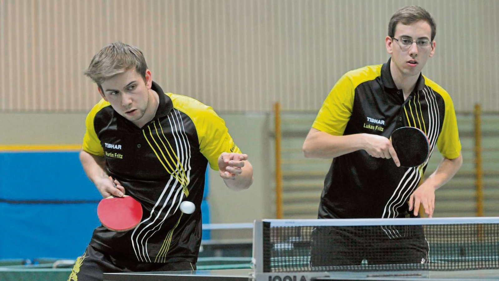 Die Brüder Martin und Lukas Fritz (TSV Ensingen) sind Stadtmeister. Im Doppel schlugen sie die Kleinglattbacher Philipp und Thomas Gutjahr nach einem dramatische Finale mit 3:2. Fotos: Leitner Die Brüder Martin und Lukas Fritz (TSV Ensingen) sind Stadtmeister. Im Doppel schlugen sie die Kleinglattbacher Philipp und Thomas Gutjahr nach einem dramatische Finale mit 3:2. Fotos: Leitner