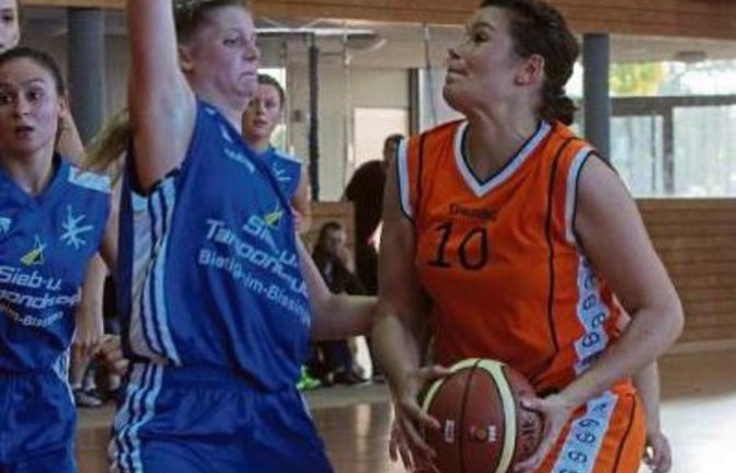Nadja Schuldes (rechts) hat mit der BSG gegen Böblingen stark gekämpft. Foto: Nachreiner