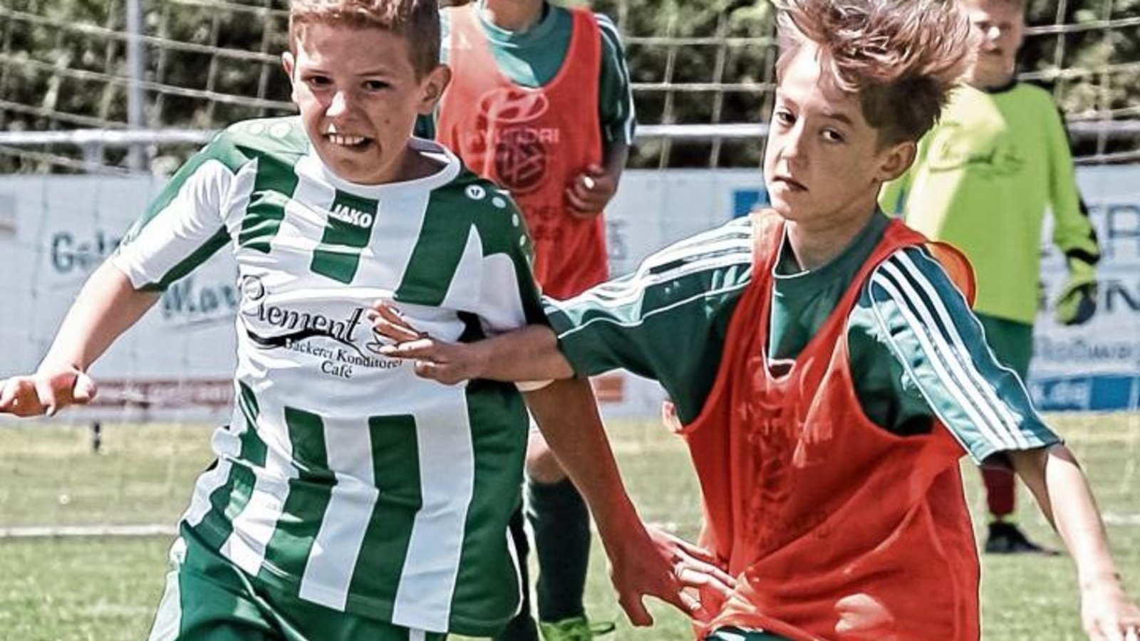 Beim Turnier der E-Junioren in Großglattbach kämpfen David Württemberger (SGM Iptingen/Mönsheim/Großglattbach, links) und Vincent Konrad (VfR Sersheim) um den Ball. Foto: Simecek Beim Turnier der E-Junioren in Großglattbach kämpfen David Württemberger (SGM Iptingen/Mönsheim/Großglattbach, links) und Vincent Konrad (VfR Sersheim) um den Ball. Foto: Simecek