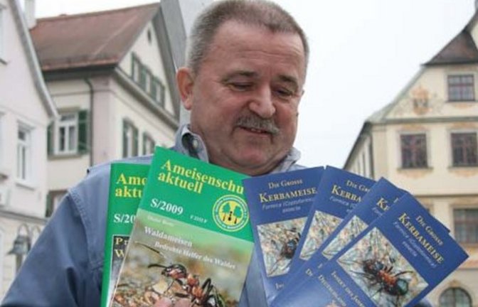 Rudolf Herrmann und die  Waldameisen. Fotos: Rücker/Thalhäuser