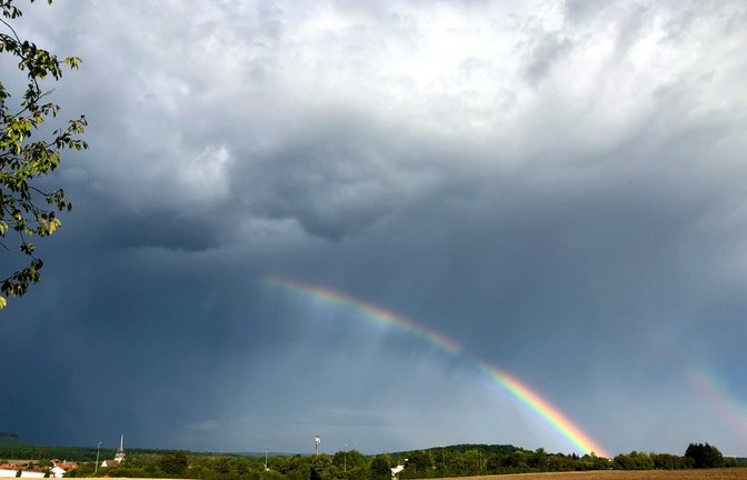 Schwer ist es uns gefallen, aus den vielen tollen Regenbogen-Fotos unserer Leser eines auszuwählen. Dieses ist am Samstag Gerhard Wasserbäch bei Horrheim gelungen.