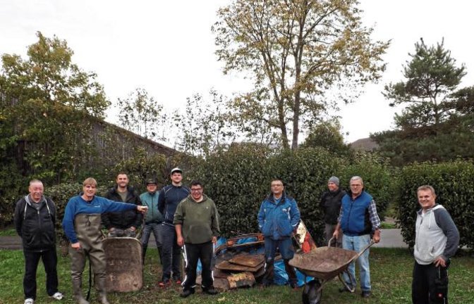 Am Samstag trafen sich 18 Mitglieder des Angelsportverein Horrheim zur diesjährigen Metter-Putzete. Die Metter in Horrheim wurde auf der Gemarkung von Unrat gesäubert.