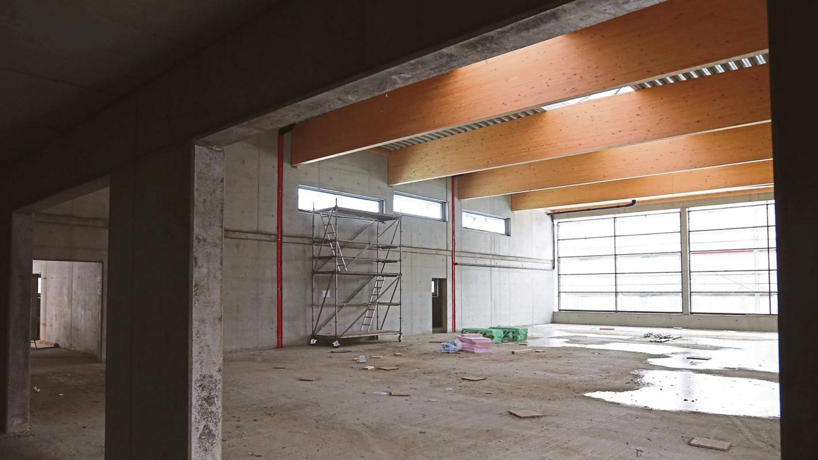 Nackt und leer stellt sich der Rohbau zur Sporthalle an der Vaihinger Waldorfschule momentan dar. Der Trägerverein hofft auf Spenden zur Ausstattung mit Sportgeräten. Foto: Küppers Nackt und leer stellt sich der Rohbau zur Sporthalle an der Vaihinger Waldorfschule momentan dar. Der Trägerverein hofft auf Spenden zur Ausstattung mit Sportgeräten. Foto: Küppers