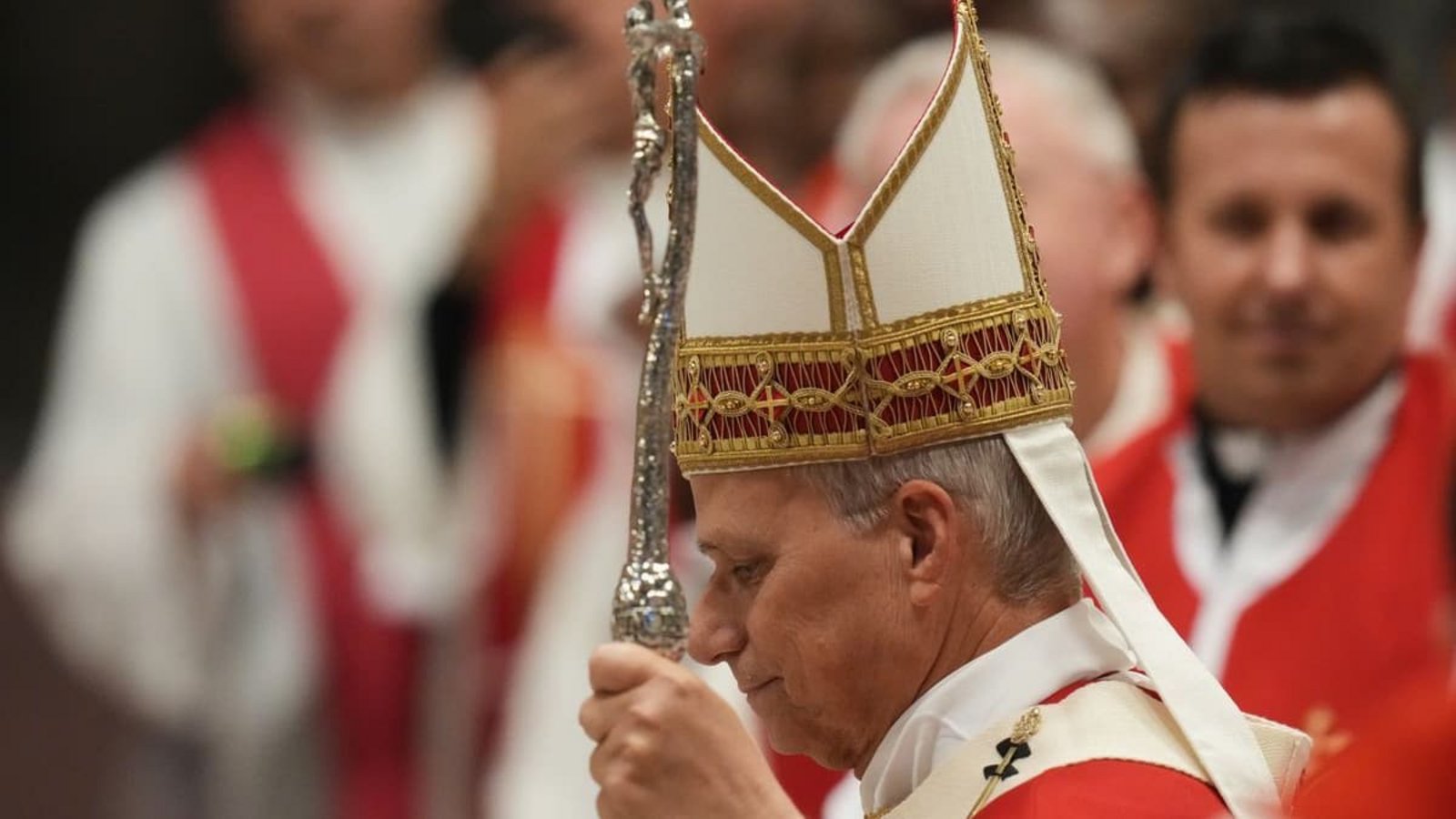Papst Leo XIV. absolviert nach der Ankündigung einer bevorstehenden Operation an der Lunge zunächst weiter Termine im Vatikan.Gregorio Borgia/AP/dpa Papst Leo XIV. absolviert nach der Ankündigung einer bevorstehenden Operation an der Lunge zunächst weiter Termine im Vatikan.Gregorio Borgia/AP/dpa