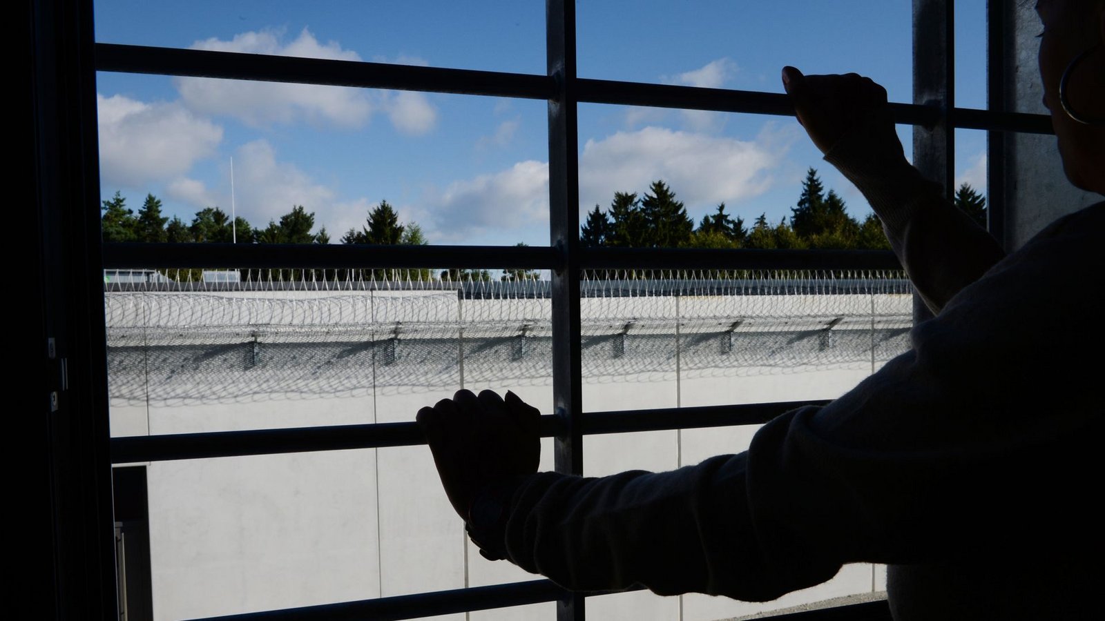 Sie haben jeweils 120 Plätze. Auch in der JVA Ravensburg, wo zudem ein bestehendes Gebäude um 93 Plätze erweitert wird.Foto: dpa/Felix Kästle